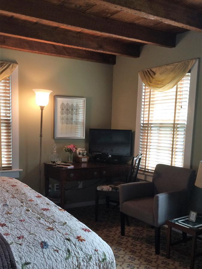 A Butlers Manor Bed & Breakfast Southampton Exterior photo